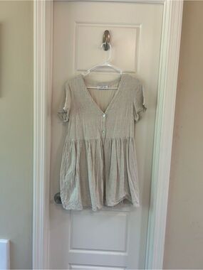 Petal & Pup Cream V-Neck Button-Front Tunic